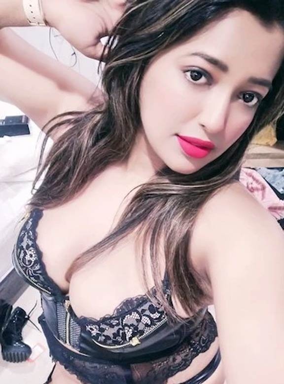Mumbai aged housewife Call Girl